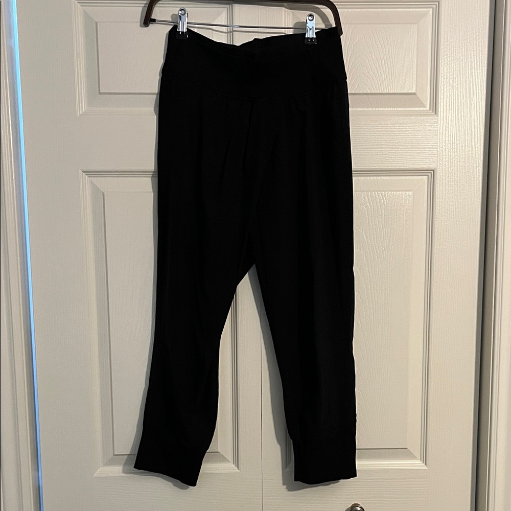 Lululemon cropped loose jogger